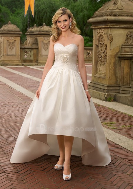 For the wedding dress trends of 2011 ready to show it off